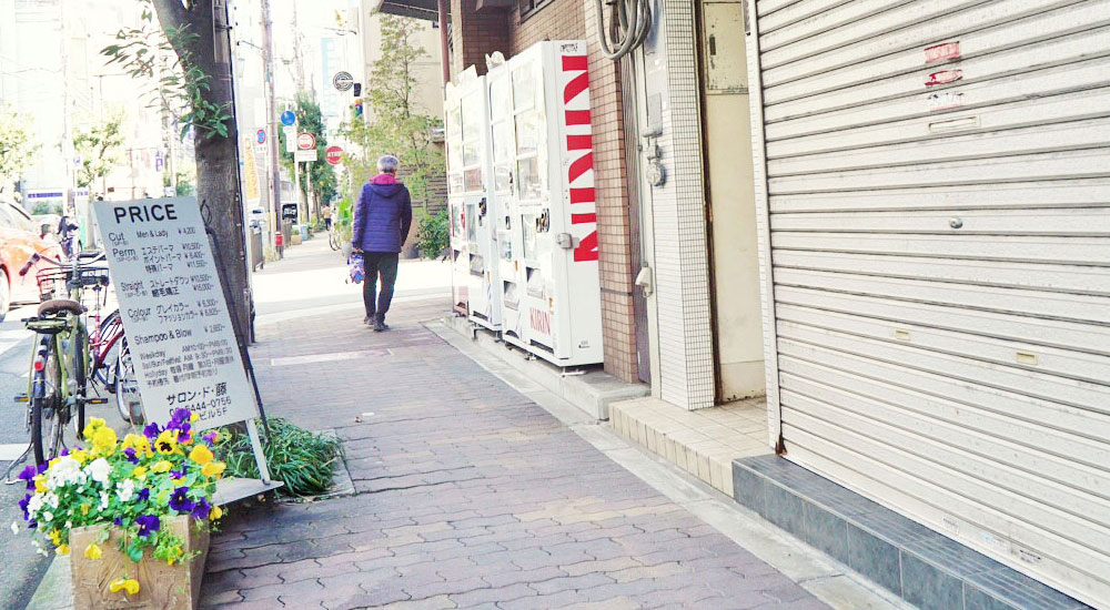 靭公園北側の自社ビル（藤原ビル）5階で営業中